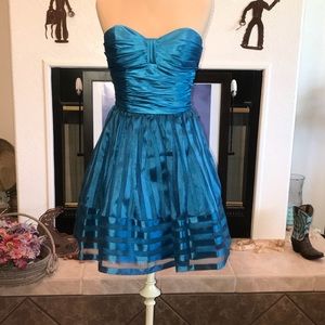 Betsey Johnson strapless party dress: Size 4